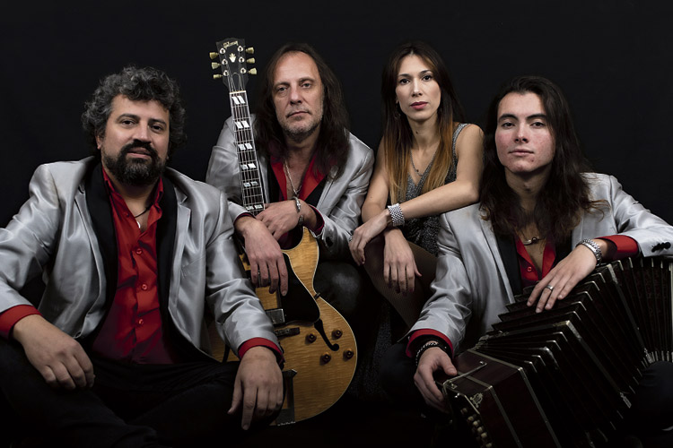 Federico Peuvrel, Alejandro Picciano, Melisa Fernández y Matías Piciano son los componentes del grupo La Porteña Tango. | NADIA TOSI