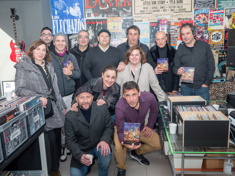 Luis Núñez estuvo muy bien arropado en la presentación del libro-disco ‘My Father Soul’ en la tienda de discos Lizzard. | VICENTE GARCÍA