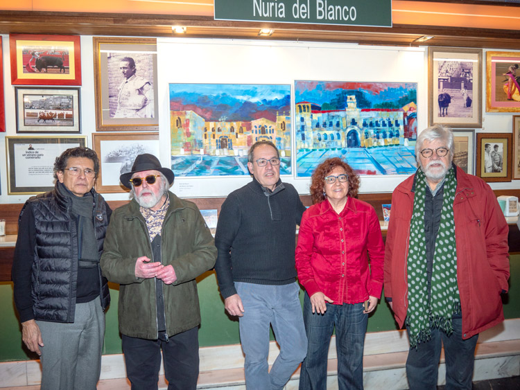 Un momento de la inauguración de la exposición de Nuria del Blanco en el Camarote Madrid. | VICENTE GARCÍA