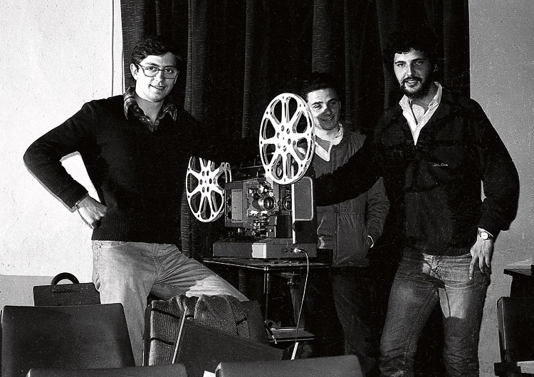 Miembros del Cine Club Universitario en el IES Juan del Enzina. | JUAN DÍEZ
