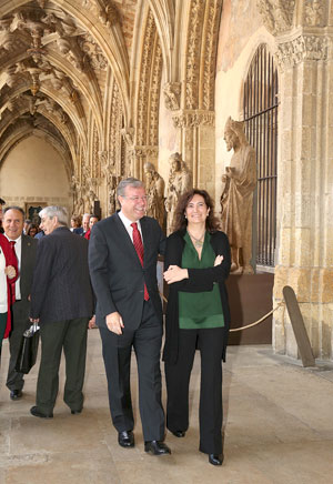 Antonio Silván y María Josefa García Cirac, este martes en el claustro de la Catedral. | CÉSAR
