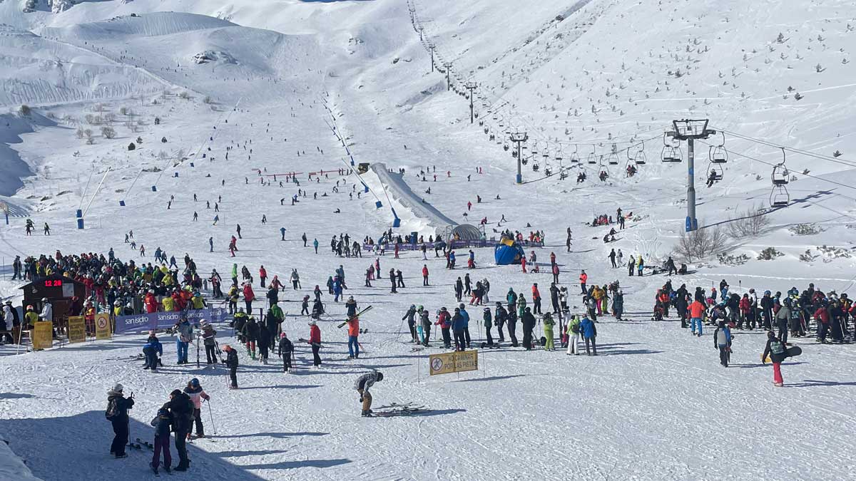 San Isidro tuvo una gran afluencia de esquiadores este fin de semana. | L.N.C.