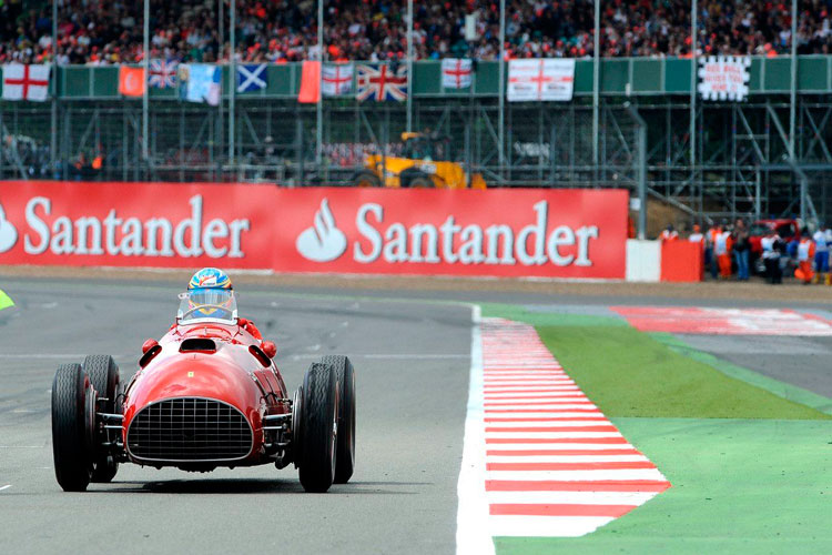 En 2011 Fernando Alonso dio unas vueltas en Silverstone con el coche de Froilán González. | FIA