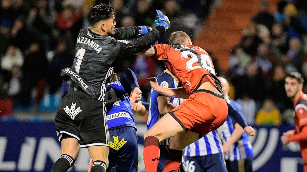 Gazzaniga sale mal en el gol del Rayo Vallecano. | RVM