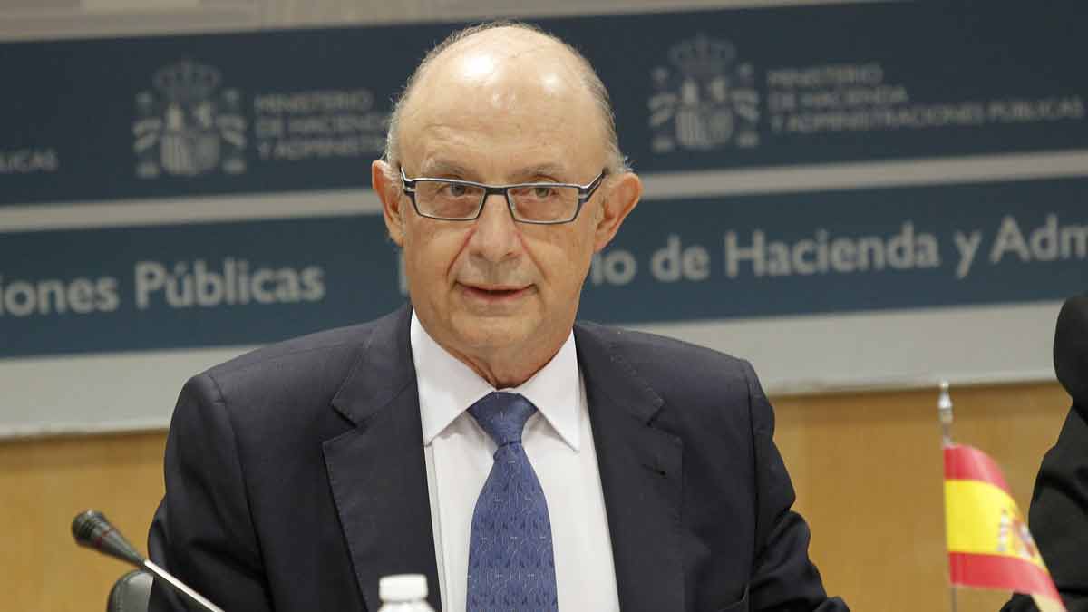 El ministro de Hacienda, Cristóbal Montoro. | JUAN LÁZARO (ICAL)
