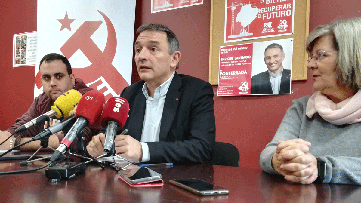 Iván Pastrana, Enrique Santiago e Isabel Maroto, durante la rueda de prensa en Ponferrada. | D.M.