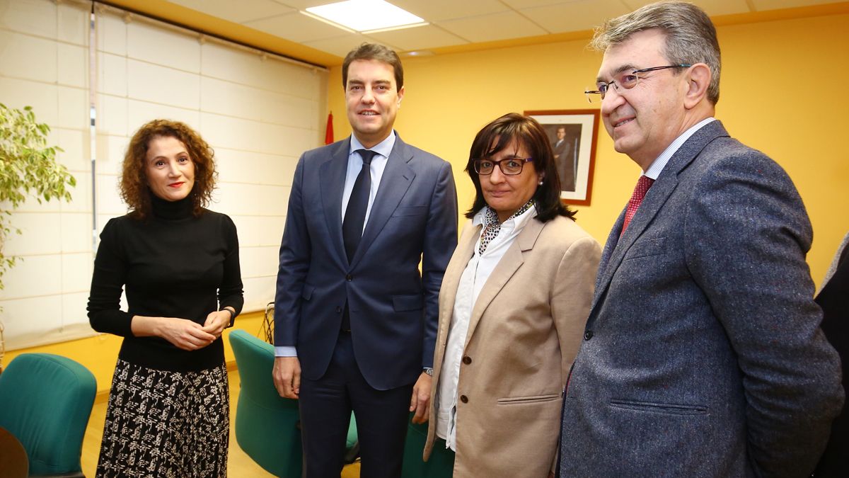 Ibáñez en su visita a la delegación de la Junta en Ponferrada. | ICAL