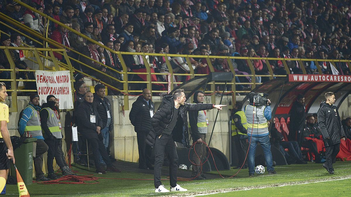 José Manuel Aira, durante el partido ante el Atlético de Madrid. | MAURICIO PEÑA