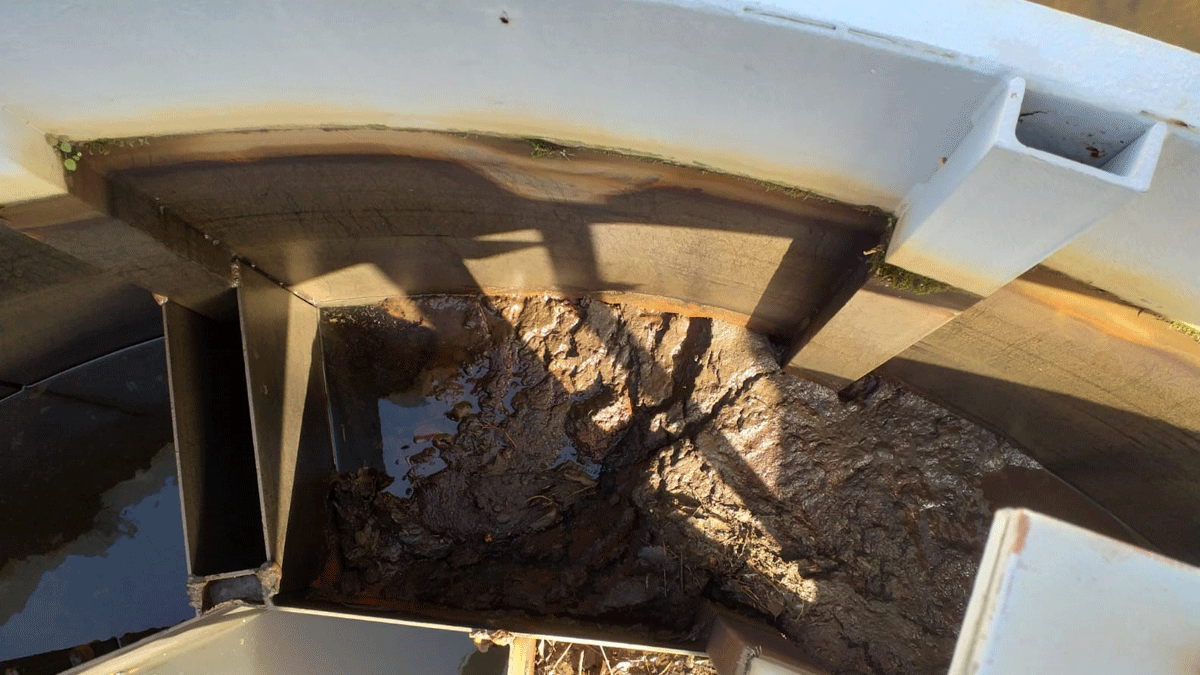 Fotografía de residuos en los depósitos del agua potable, difundida por el Ayuntamiento. | L.N.C