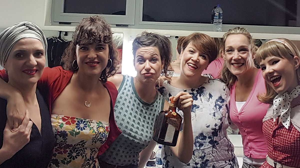 Las seis mujeres protagonistas de ‘El enjambre’.