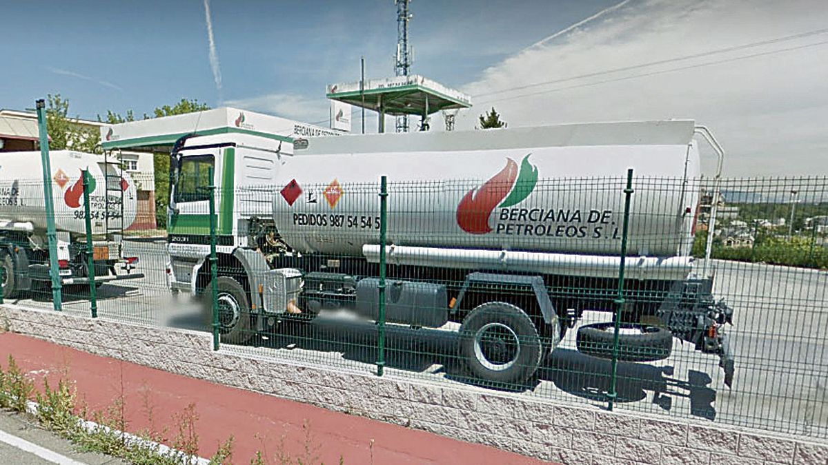 Uno de los vehículos de suministro de Berciana de Petróleos. | P. A. Uno de los vehículos de suministro de Berciana de Petróleos. | P. A.