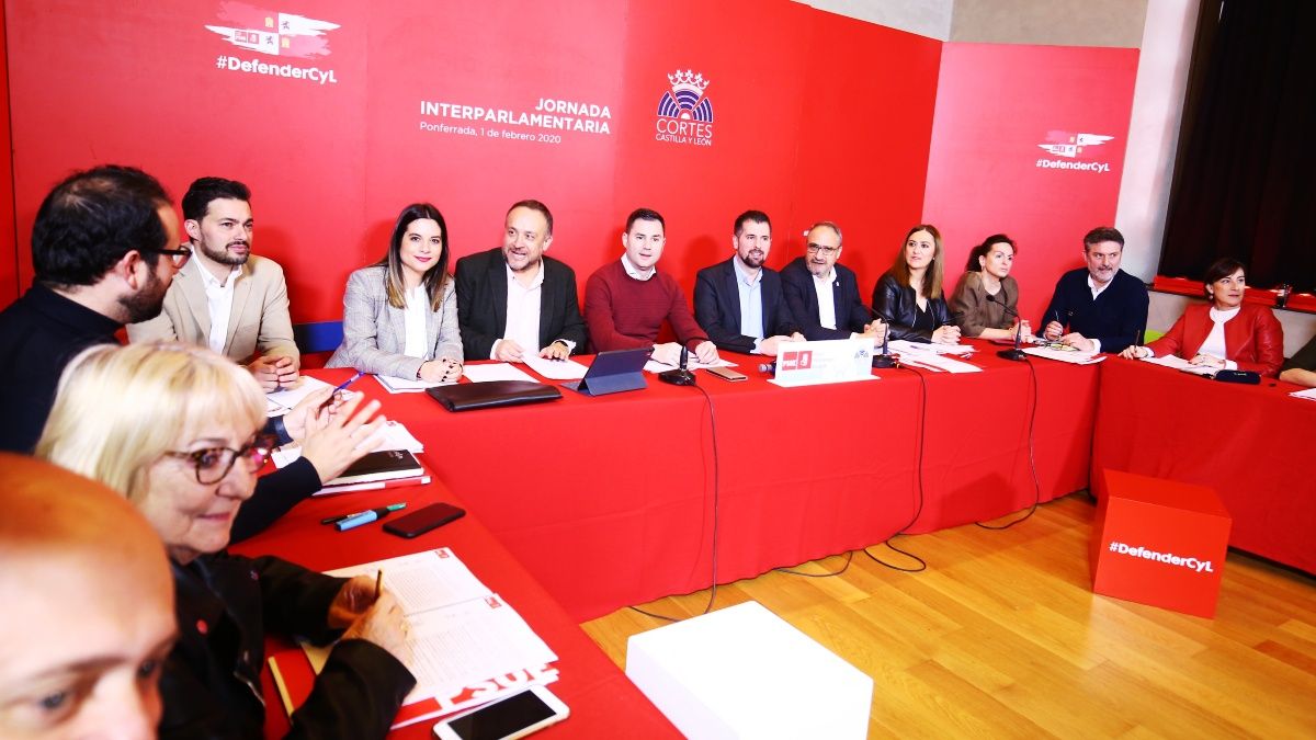 Los parlamentarios y cargos socialistas, reunidos este sábado en Ponferrada. I C. S. (Ical)