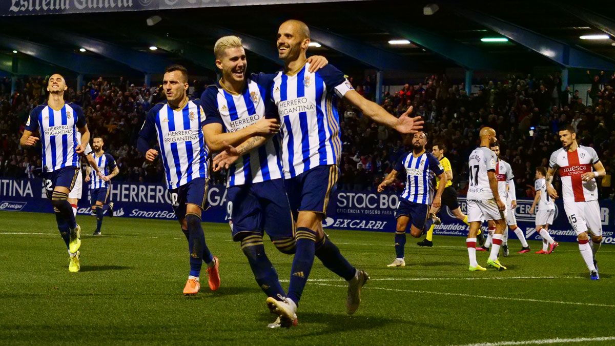 Yuri celebra uno de sus goles ante el Huesca. | FRANCISCO L. POZO