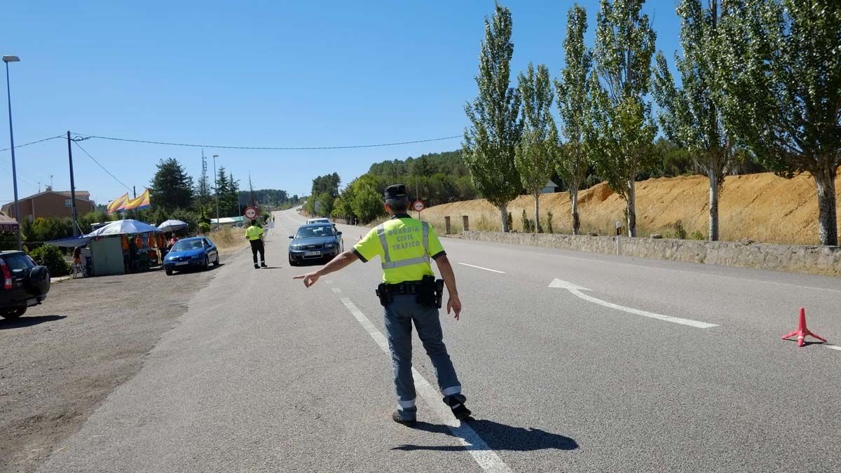 Control de la Guardia Civil de Tráfico en la provincia de León en una imagen de archivo. | DANIEL MARTÍN