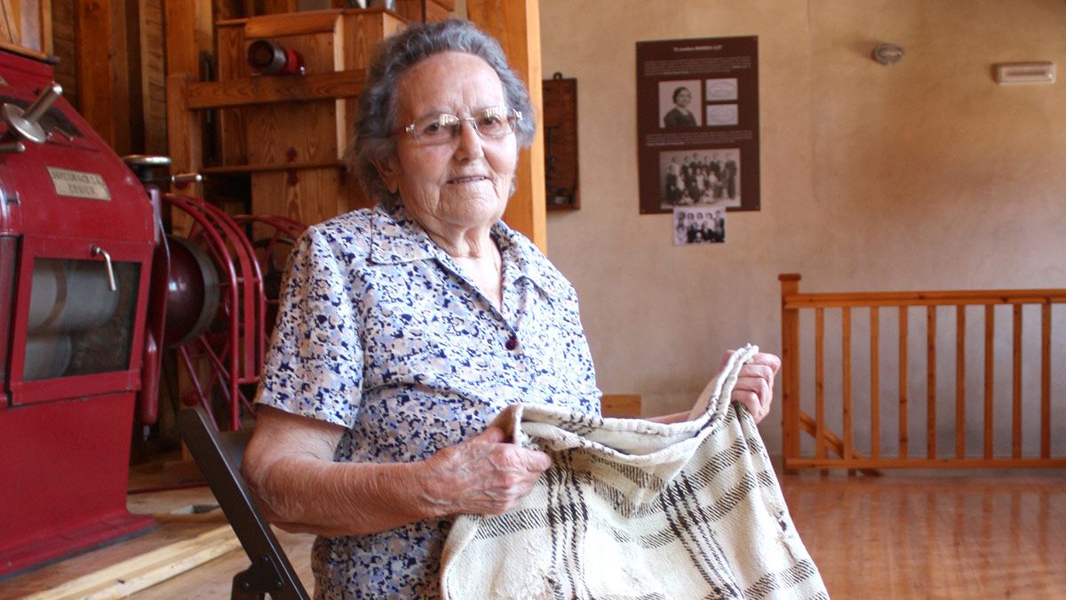 Pilar Álvarez en su regreso a la fábrica ‘Marina Luz’ hace pocos días. | LNC