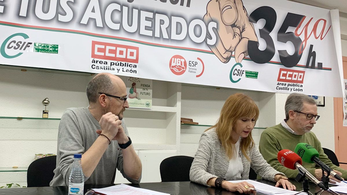 José Antonio Alegre, Cristina Espinosa y Javier Fernández en la rueda de prensa de este martes. | L.N.C.