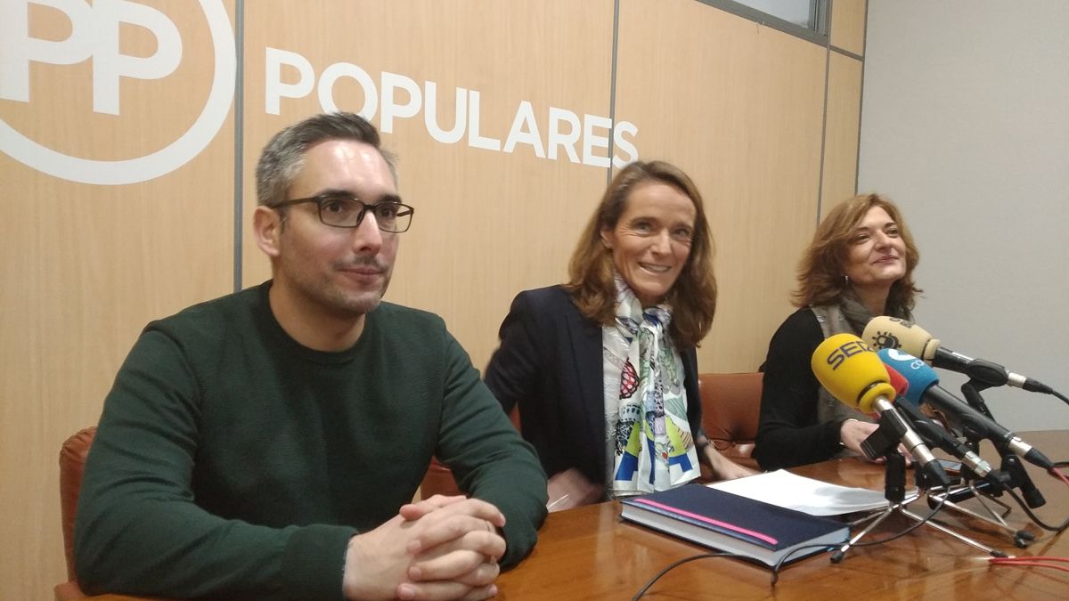 Ediles del PP en Bembibre en rueda de prensa. | M.I.