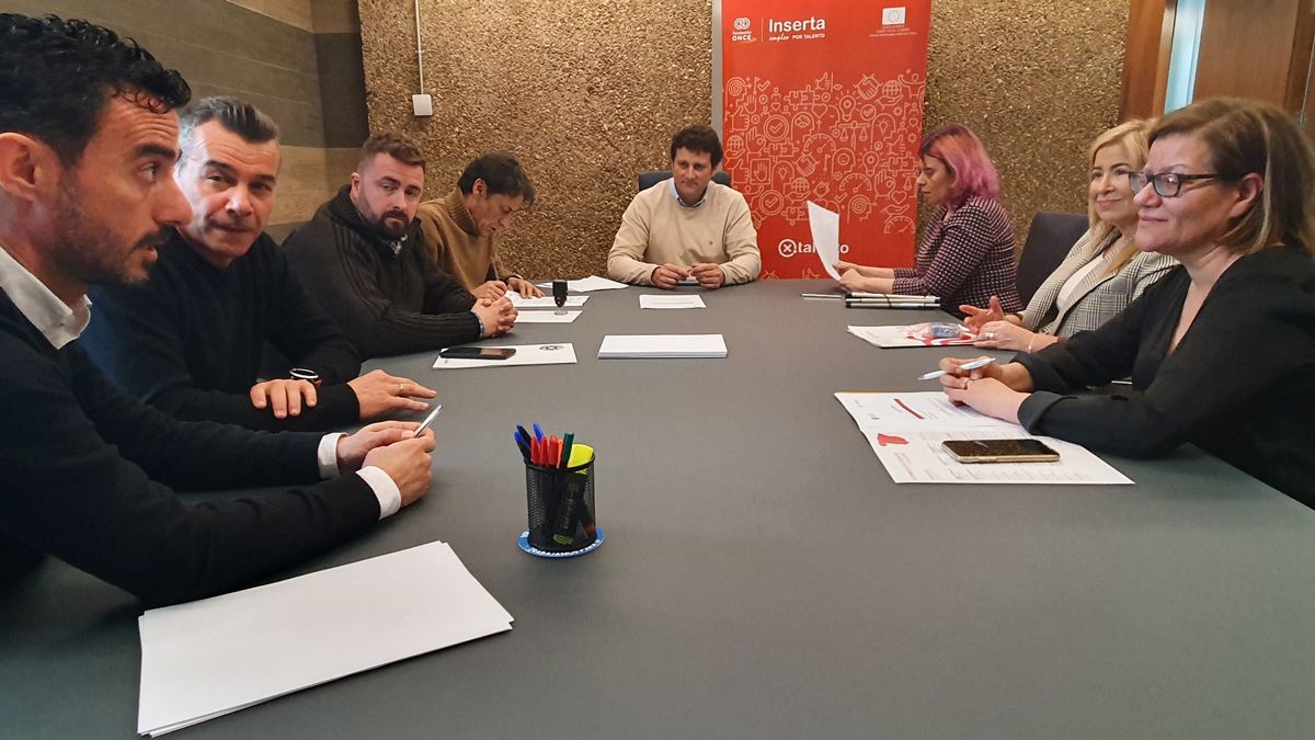 La firma de renovación del convenio entre Inserta Empleo y el Ayuntamiento de Villaquilambre. | L.N.C. La firma de renovación del convenio entre Inserta Empleo y el Ayuntamiento de Villaquilambre. | L.N.C.