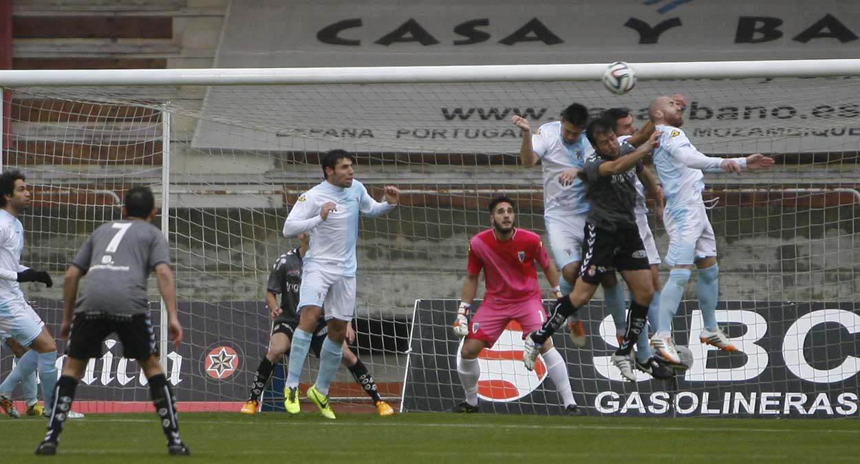 El Compostela, junto al Alcoyano, le quitaron la clasificación directa para la Copa. | L.N.C.