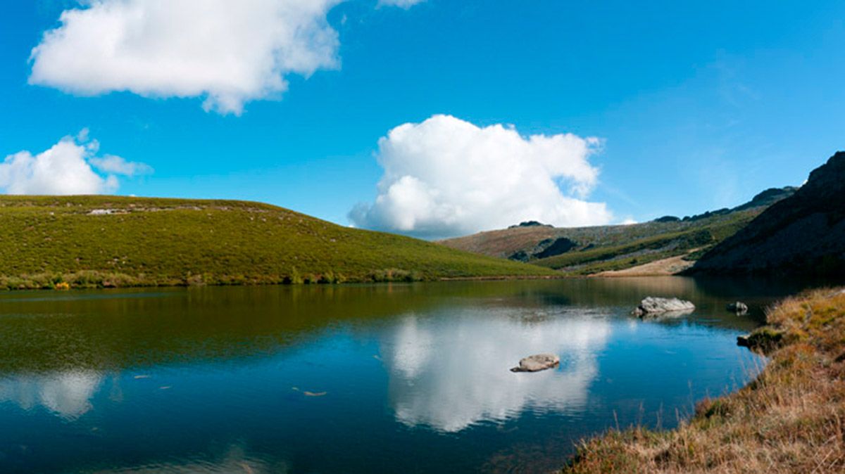 Lago de Truchillas. | VICENTE GARCÍA