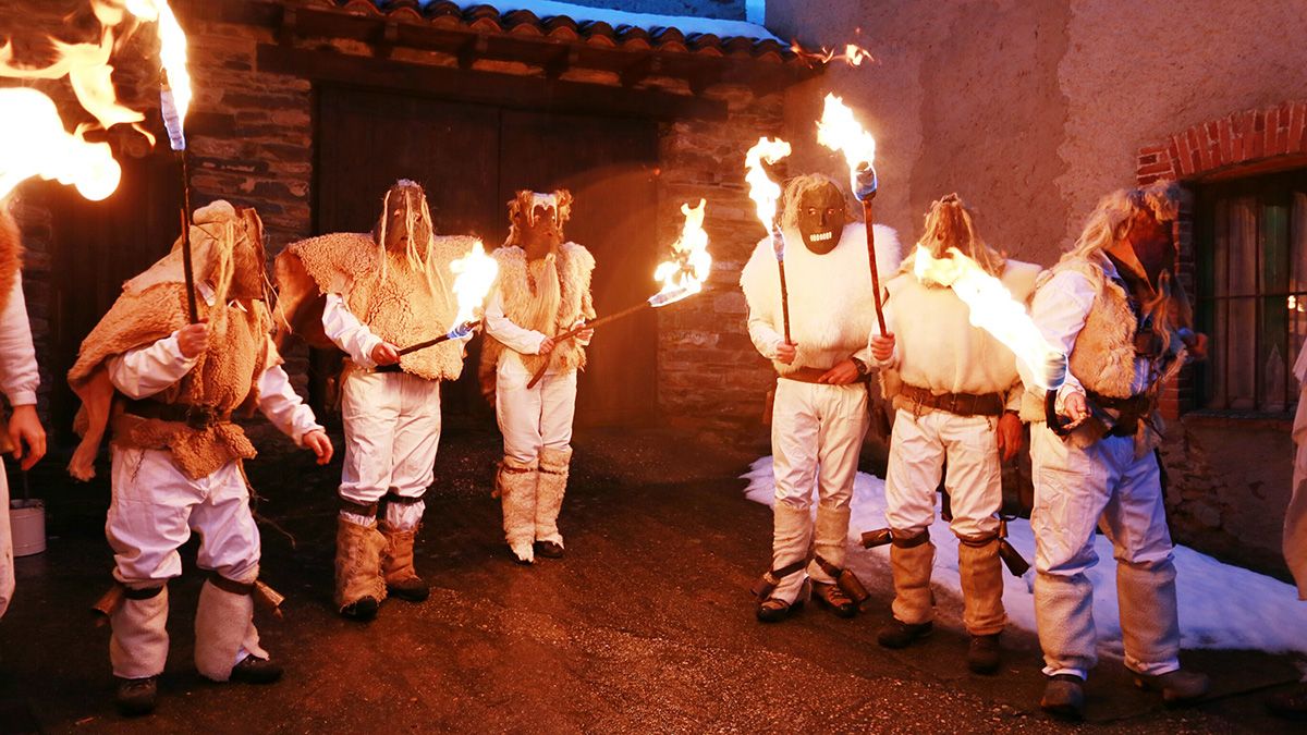 Imagen de archivo de la tradicional zamarronada de Riello en la comarca de Omaña. | Eduardo Margareto / ICAL