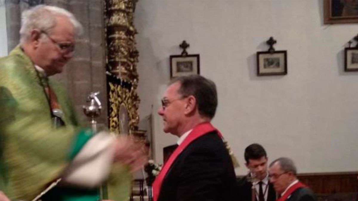 Momento del nombramiento del mayordomo. Momento del nombramiento del mayordomo.