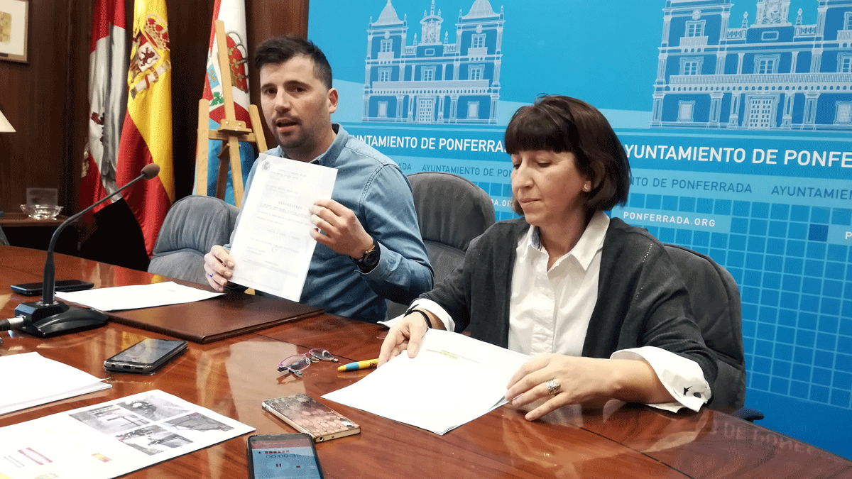 Los concejales Iván Castrillo y Mabel Fernández que habían asumido también los recientes cargos de la Fundación. | D.M.