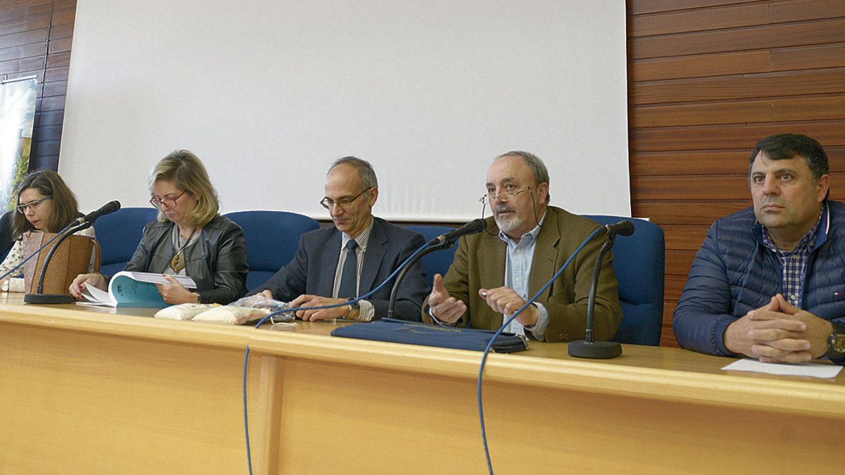 Mesa de debate con motivo del 'Día Mundial de las Legumbres'. | MAURICIO PEÑA