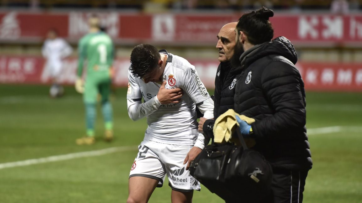 Augusto se tuvo que retirar en el partido contra el Valencia. | SAÚL ARÉN