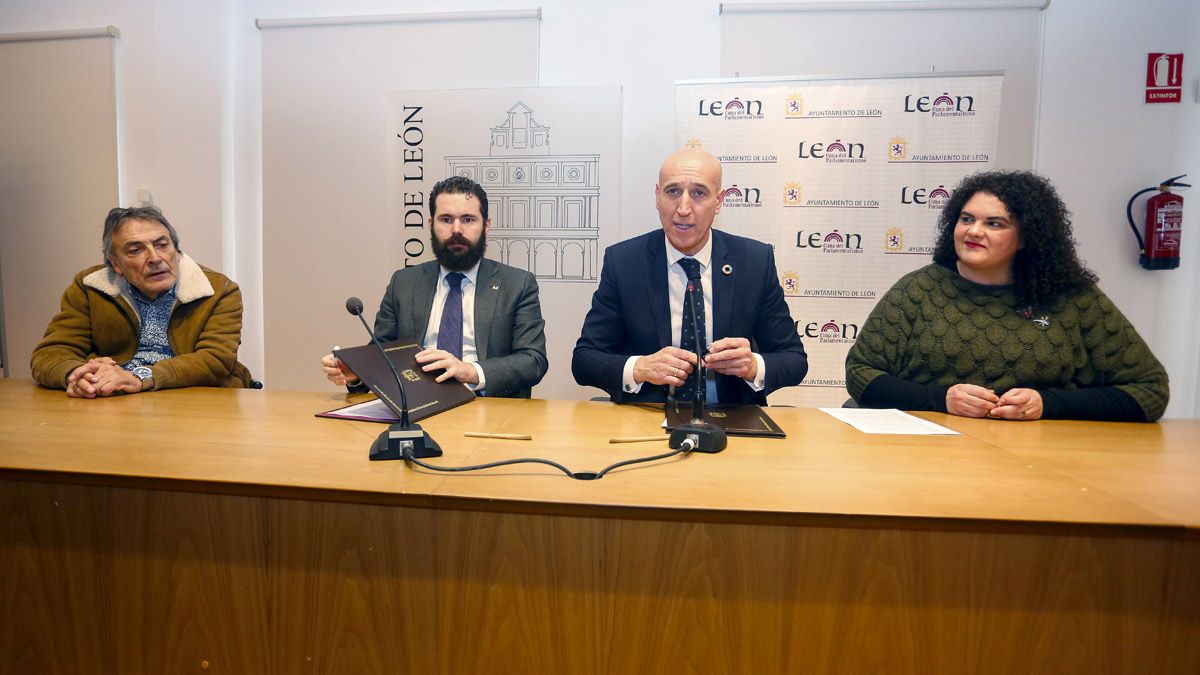 José Manuel González, Daniel Aníbal García, José Antonio Diez y Vera López durante la presentación de la aplicación. | ICAL