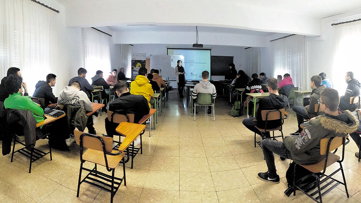 En la imagen, el alumnado del centro roblano durante una jornada de emprendimiento. | L.N.C.