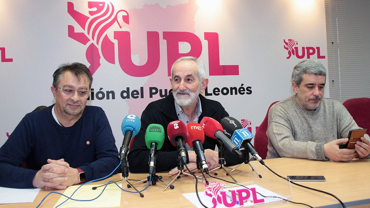 Enrique Reguero, Matías Llorente y Xosepe Vega durante la rueda de prensa de este viernes. | ICAL