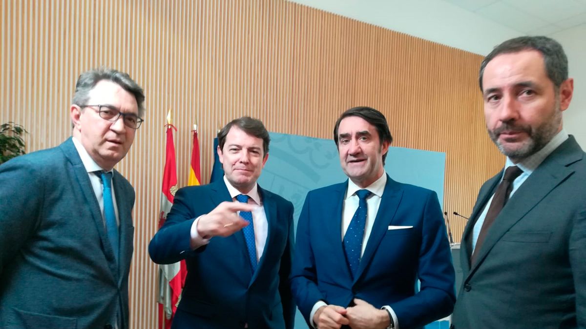 Visita del presidente a Ponferrada acompañado por otros responsables autonómicos y provinciales.| M.I.