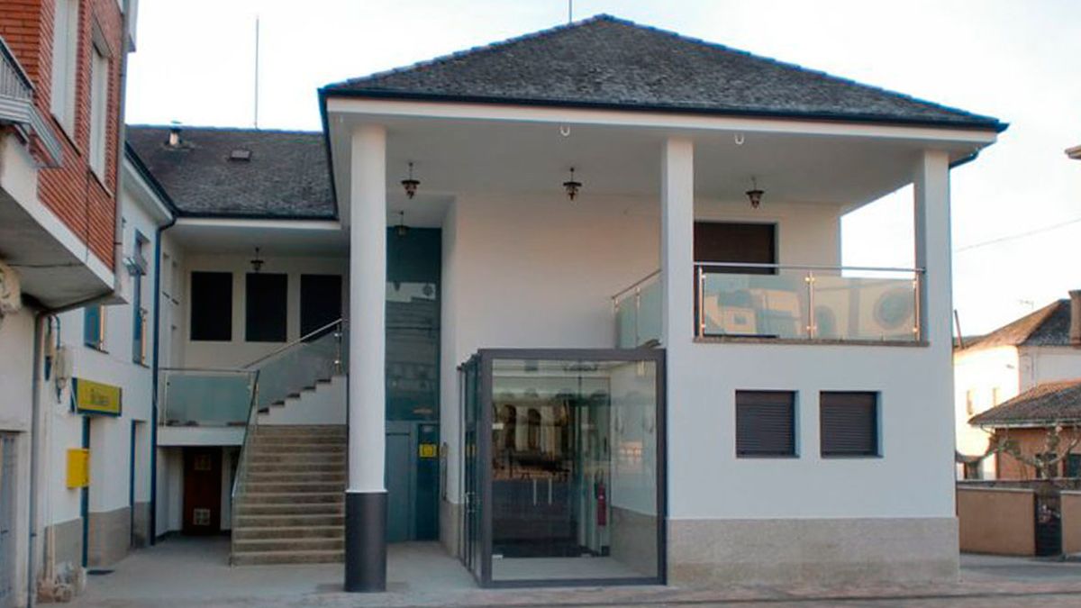 Fachada del Ayuntamiento de Toral de los Vados. Fachada del Ayuntamiento de Toral de los Vados.