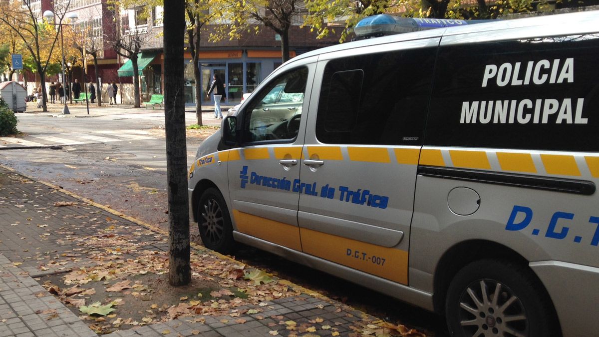 Los agentes municipales tuvieron que atender a cinco accidentes de tráfico a lo largo del fin de semana.