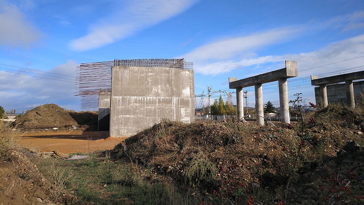 Los leonesistas lamentaron el retraso en las obras. | L.N.C. Los leonesistas lamentaron el retraso en las obras. | L.N.C.