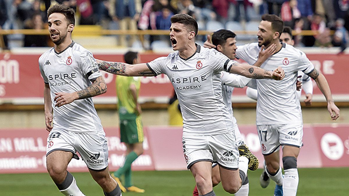 Sergio Marcos celebra el gol frente al Unionistas. | SAÚL ARÉN