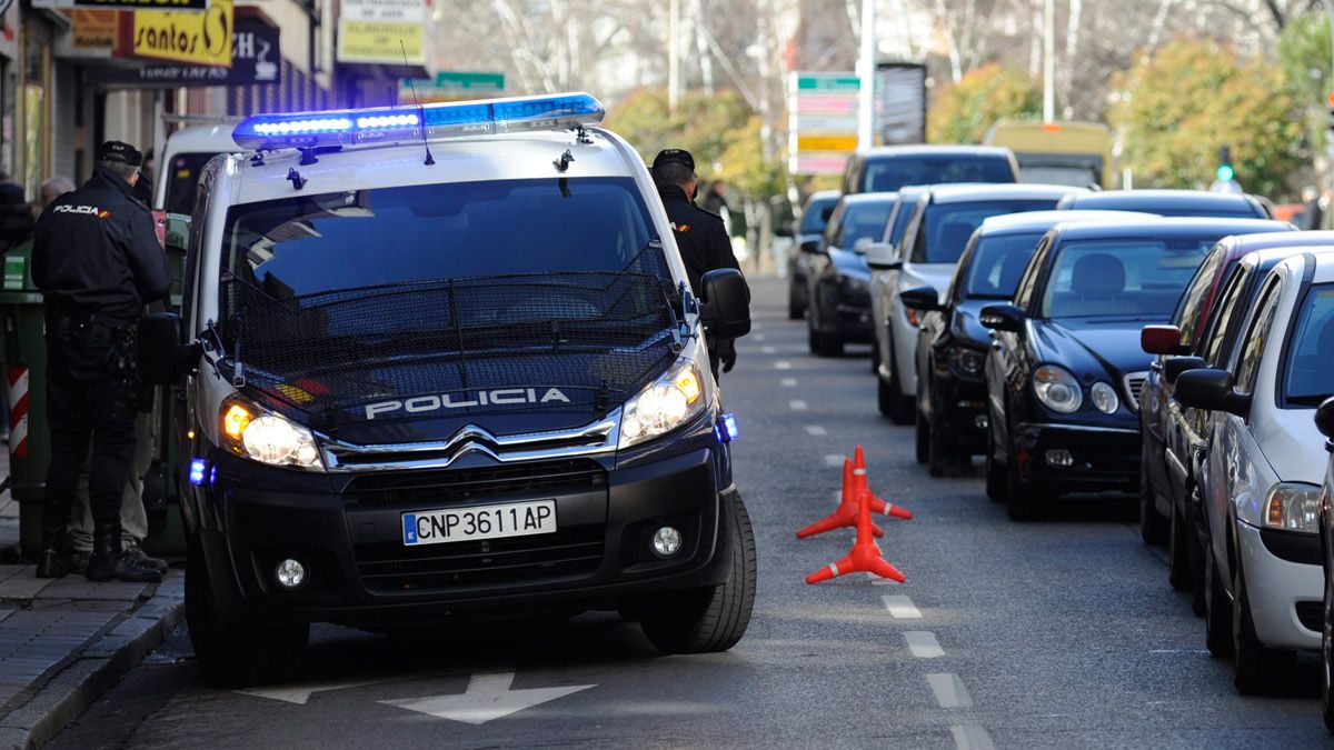 Imagen de archivo de un furgón de la Policía Nacional. | DANIEL MARTÍN