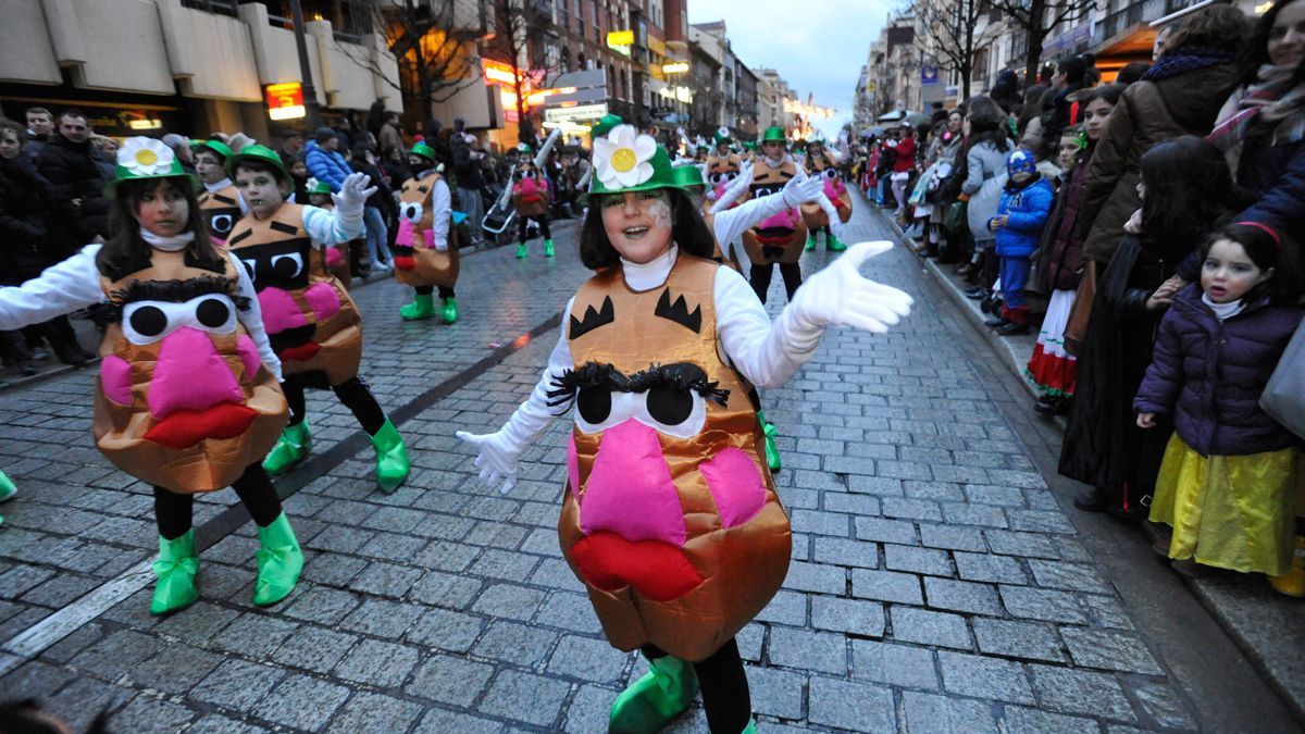 El desfile de Carnaval de León capital de hace unos años. | DANIEL MARTÍN