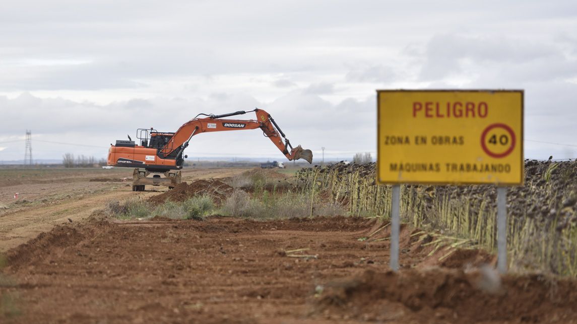 Los trabajos de los sectores XVI y XVIII del Canal Bajo, cerca de 4.000 hectáreas, están siendo ejecutados por Tragsa. | SAÚL ARÉN