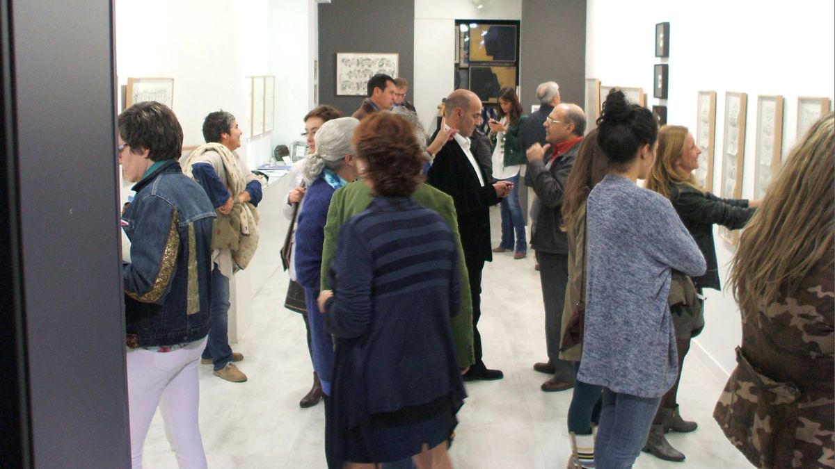 Miguel Escanciano en la inauguración en Ármaga de ‘El libro de las hojas, las flores y los peces’. | NACHO