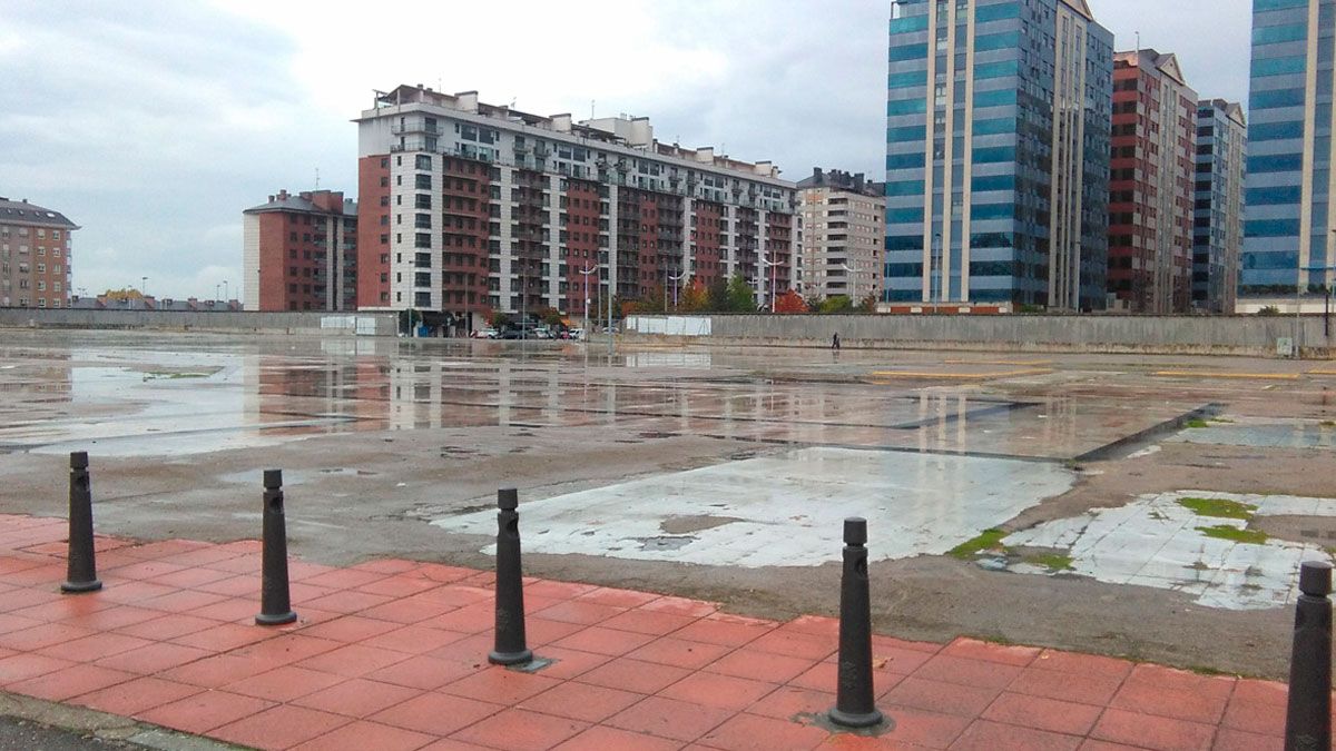 Imagen del solar del viejo Carrefour, donde se proyecta el centro de especialidades. | D.M.