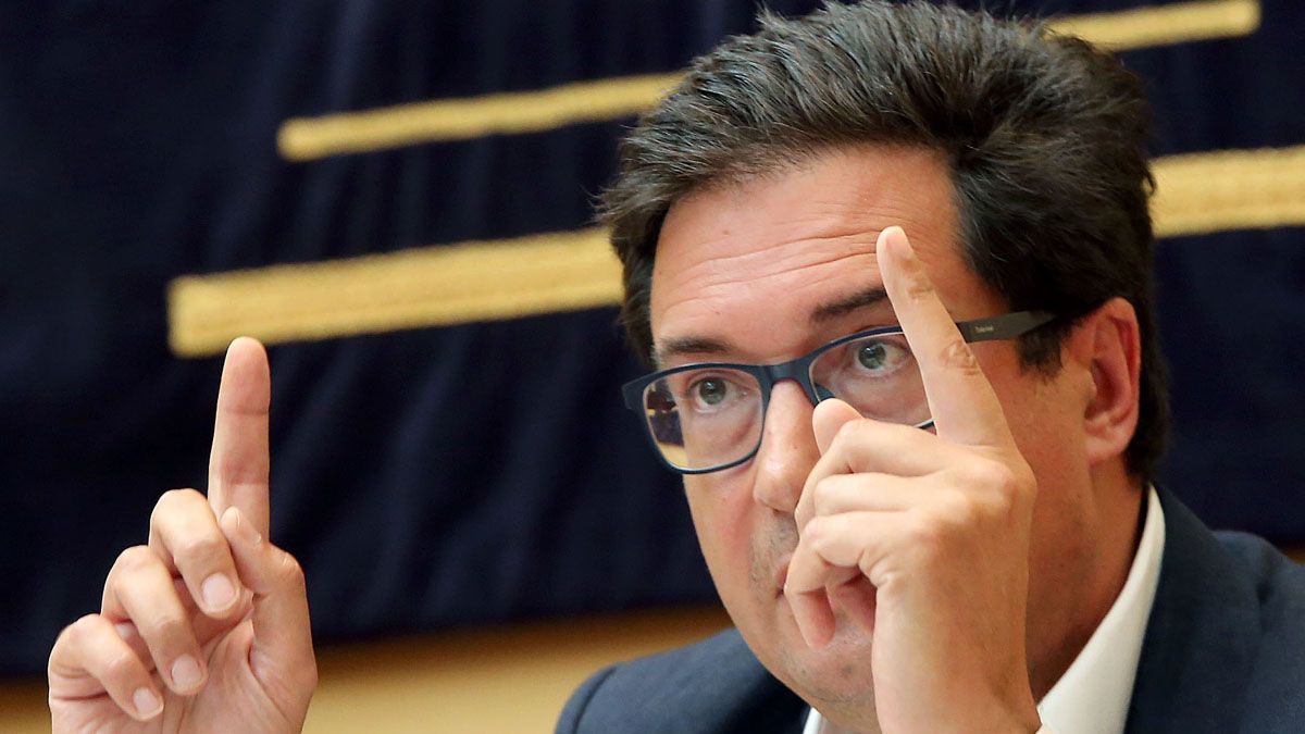 El presidente de Paradores, Óscar López, en una imagen de archivo. | RUBEN CACHO (ICAL) El presidente de Paradores, Óscar López, en una imagen de archivo. | RUBEN CACHO (ICAL)