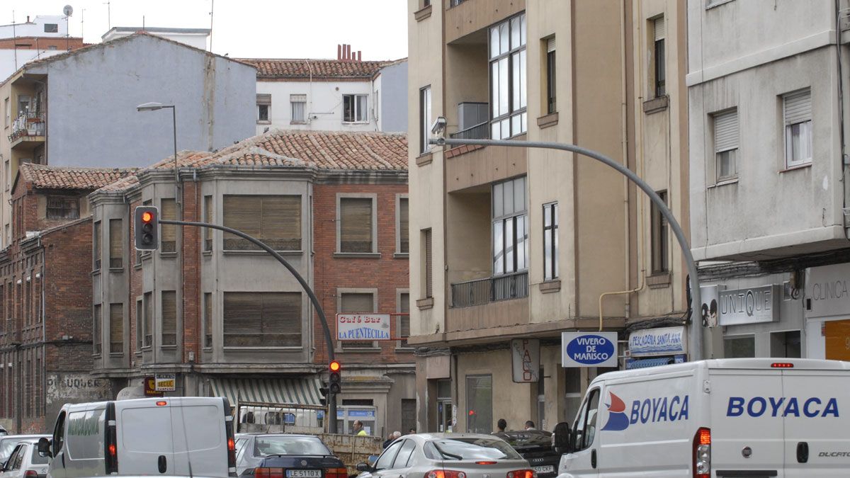 Uno de los controles 'foto-rojo' ubicados en León capital. | MAURICIO PEÑA