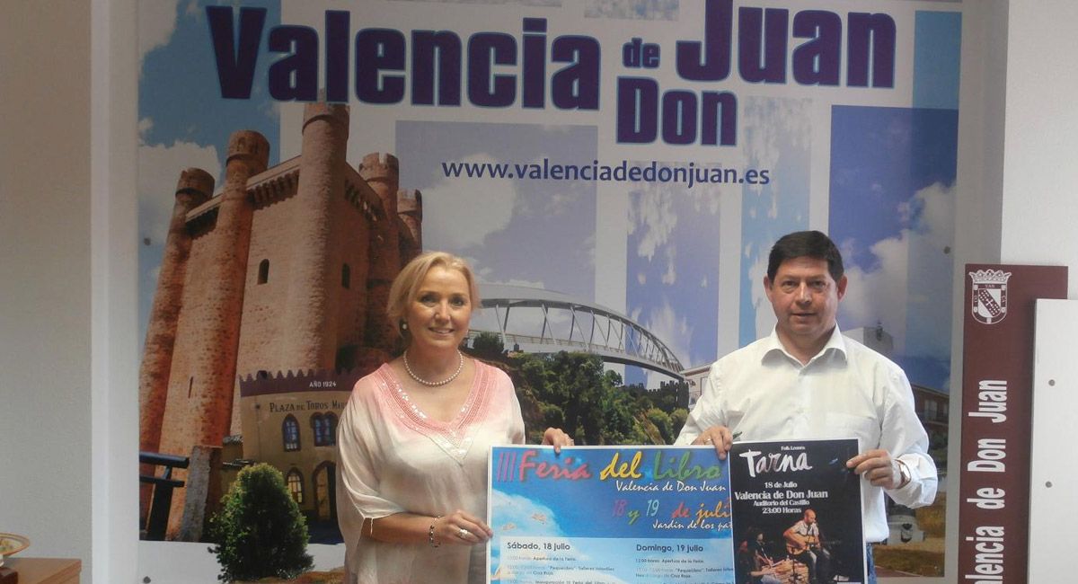 La concejala MªJesús Marinelli y el alcalde José Jiménez en la presentación de la Feria del Libro.
