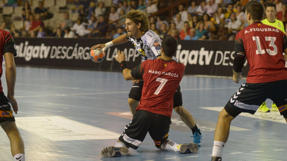 La temporada pasada el Abanca Ademar ganó 26-23. | MAURICIO PEÑA