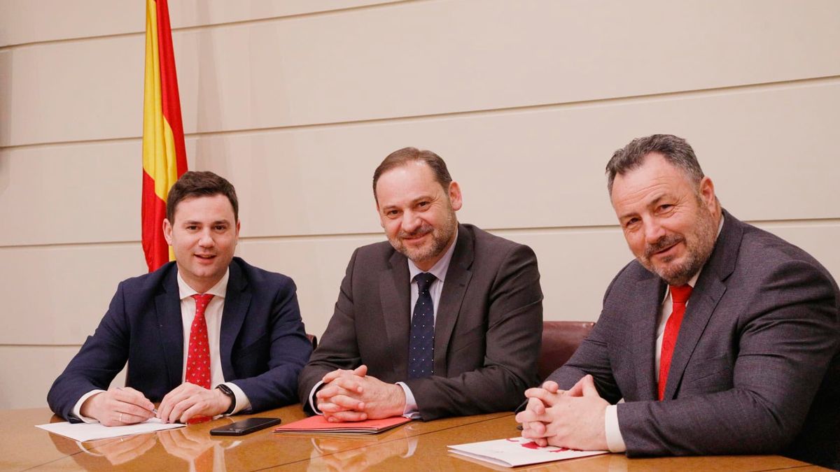 Javier Alfonso Cendón, José Luis Ábalos y Eduardo Morán, este martes en Madrid. | L.N.C.