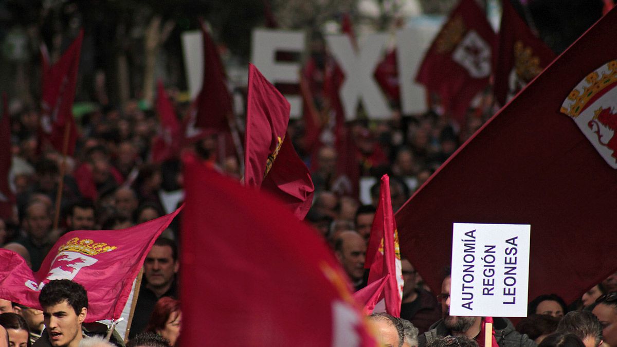 Una de las manifestaciones a favor de la autonomía leonesa.