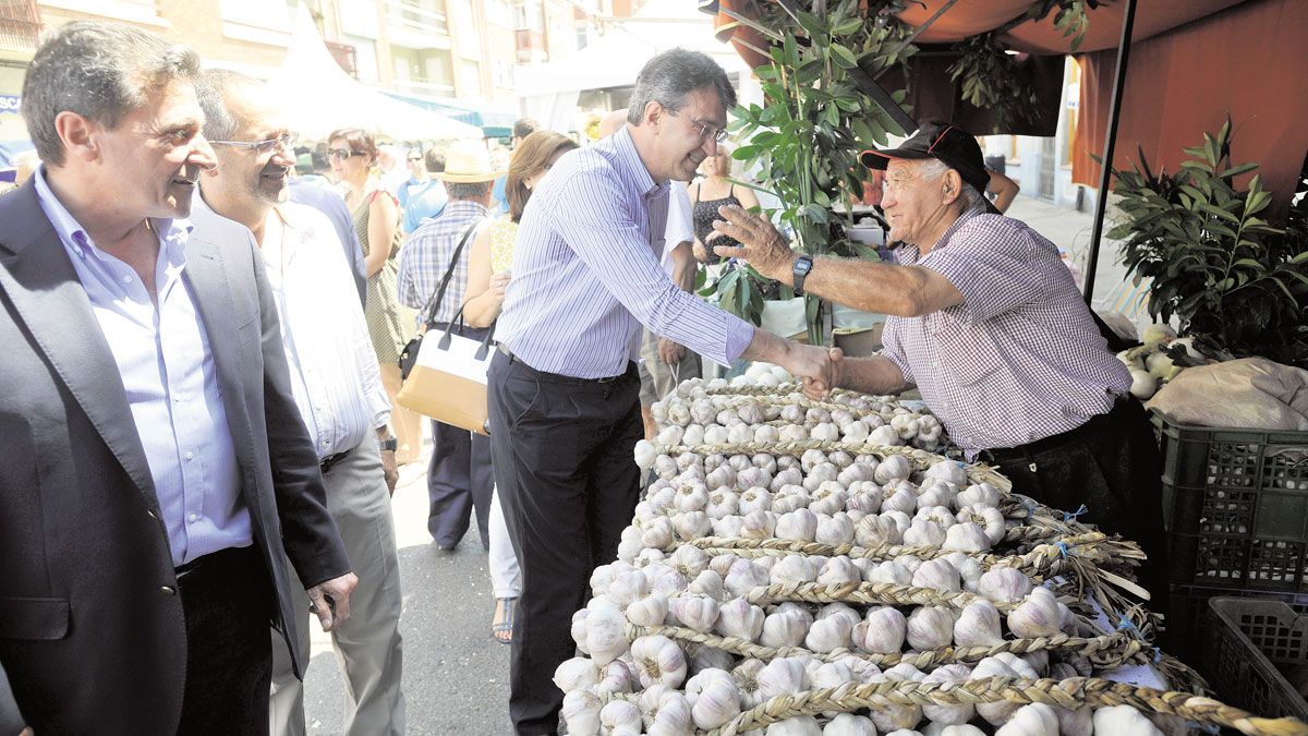 Veguellina inauguraba ayer la 26 edición de la feria superando todas las expectativas. | DANIEL MARTÍN