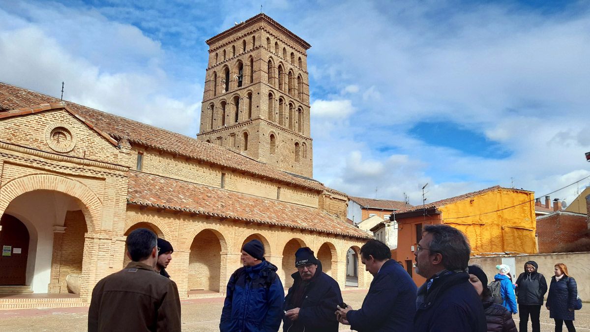 El comité europeo visita la iglesia de San Lorenzo en Sahagún. | L.N.C.